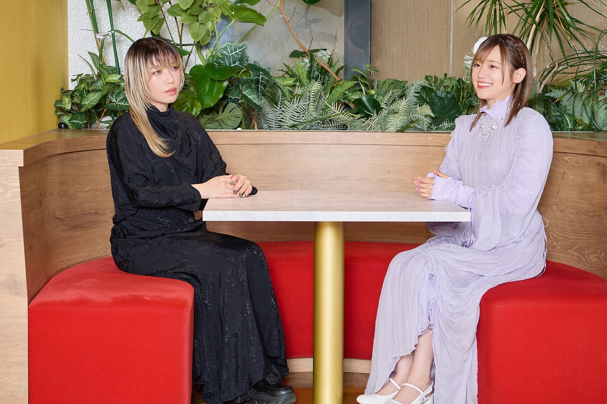 左からKIHOW（MYTH & ROID）、高橋李依。