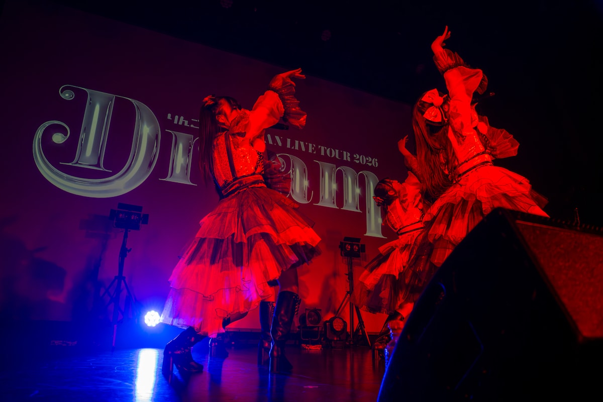 新曲「YAMABUSHI」を初披露するりんご娘。