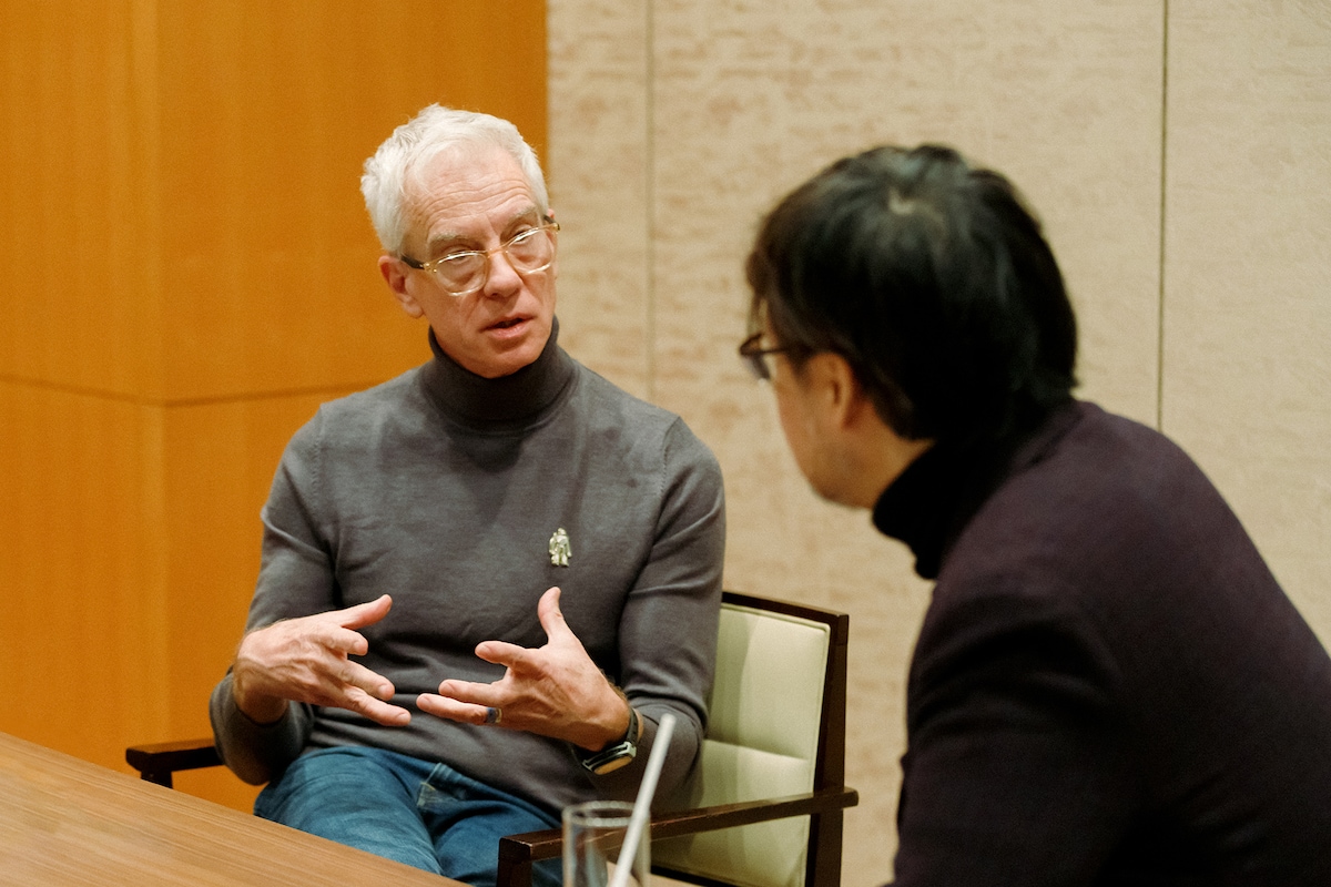 クリス・サンダース（奥）と山崎貴（手前）