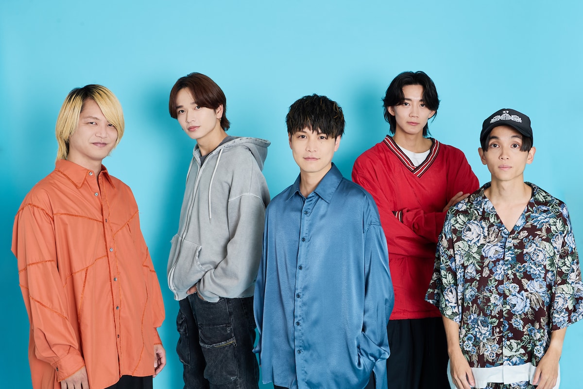 前列がリアクション ザ ブッタ、後列左から鈴木曉、長妻怜央。