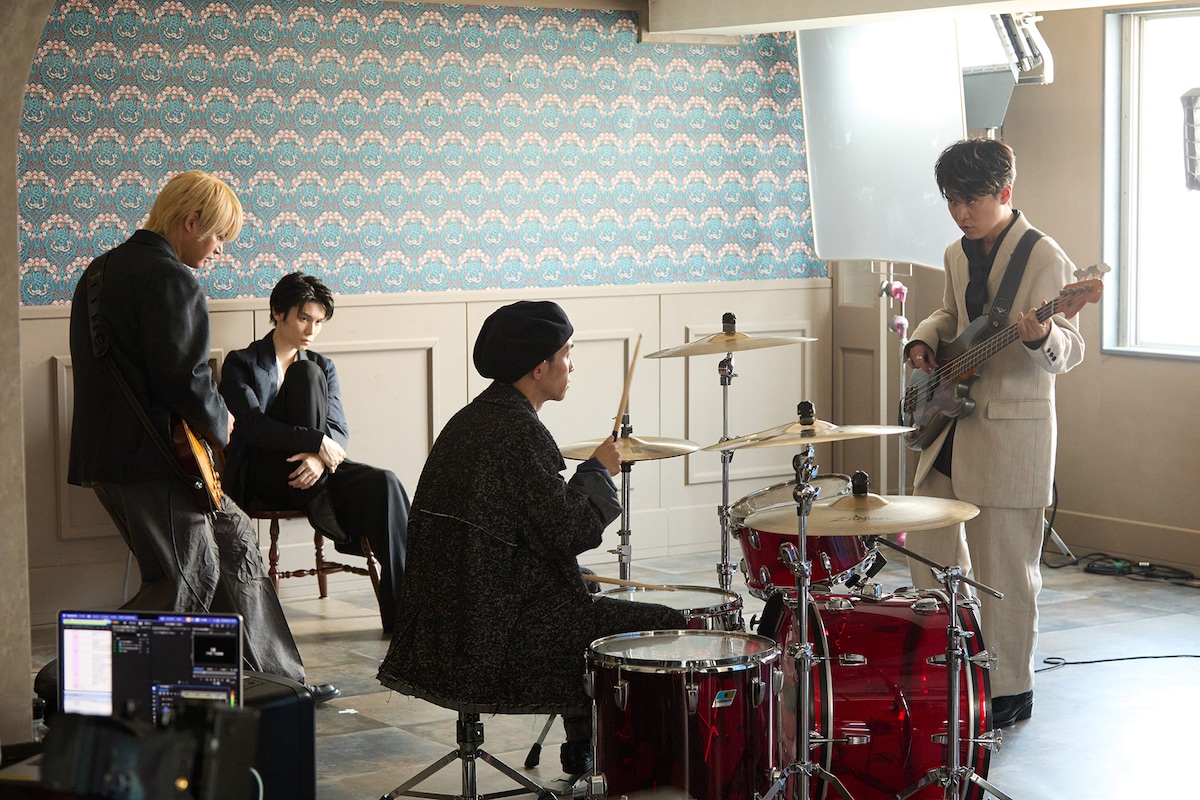 「恋を纏って」MV撮影の様子。