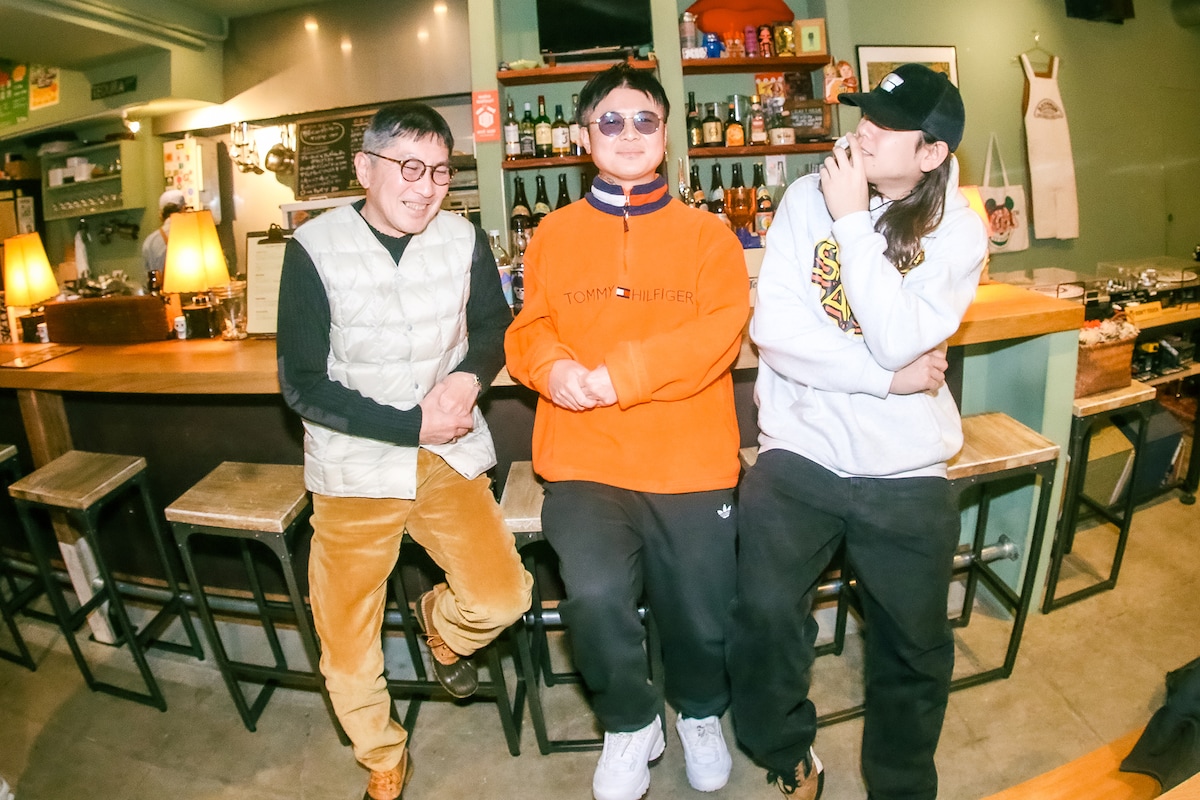 左から武内吾郎、綿谷“wata”剛、ダト・ダト・カイキ・カイキ（ENTH）。