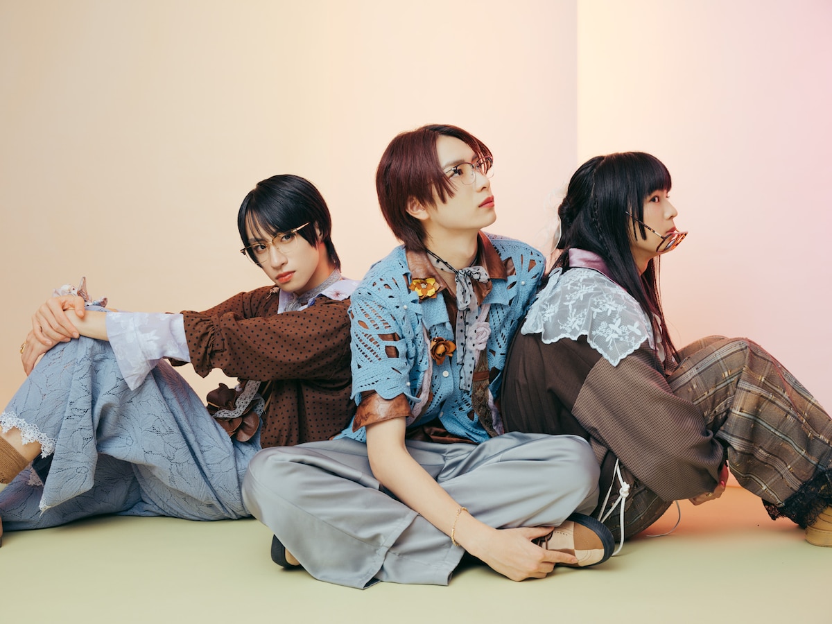 左からRay、冨田侑暉、ITARU。