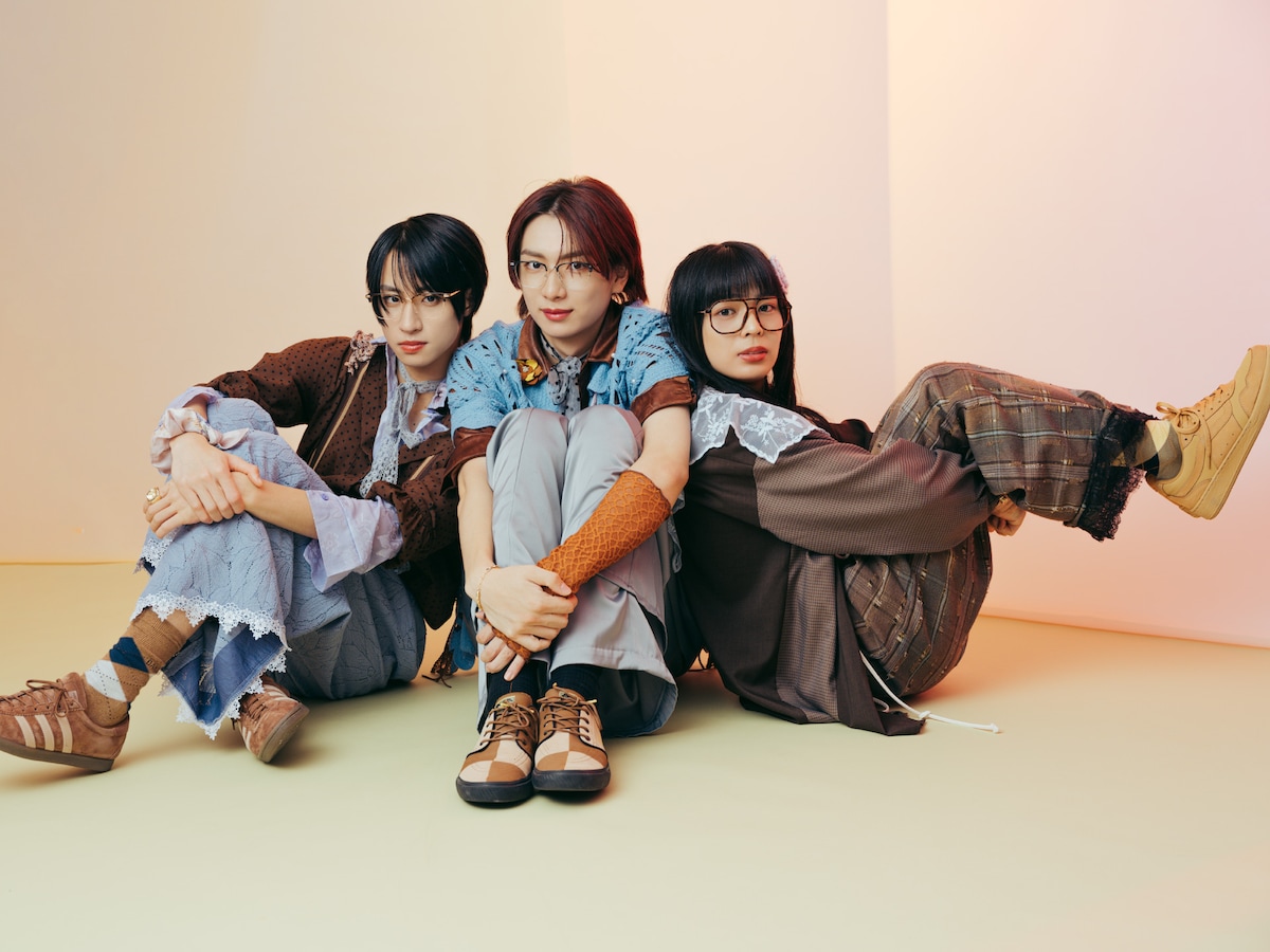 左からRay、冨田侑暉、ITARU。