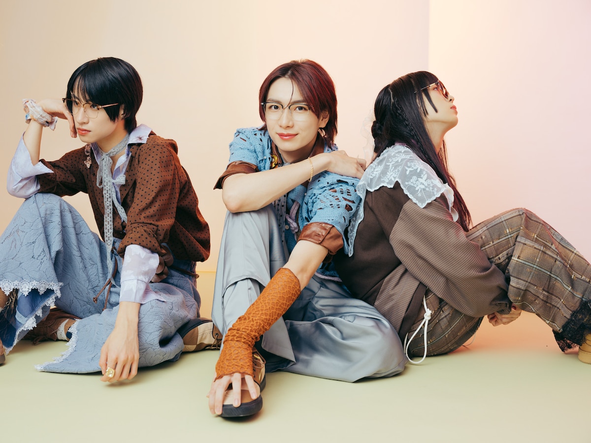 左からRay、冨田侑暉、ITARU。