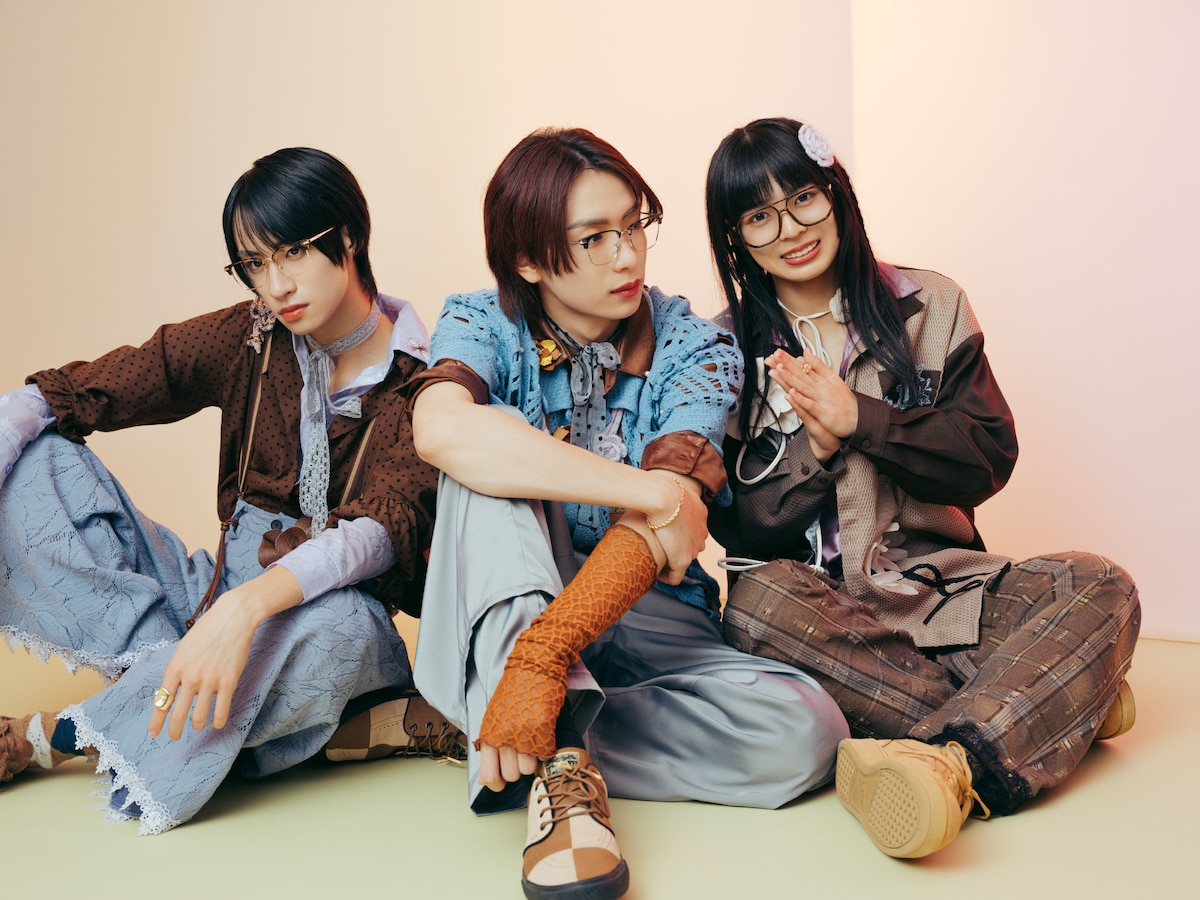 左からRay、冨田侑暉、ITARU。