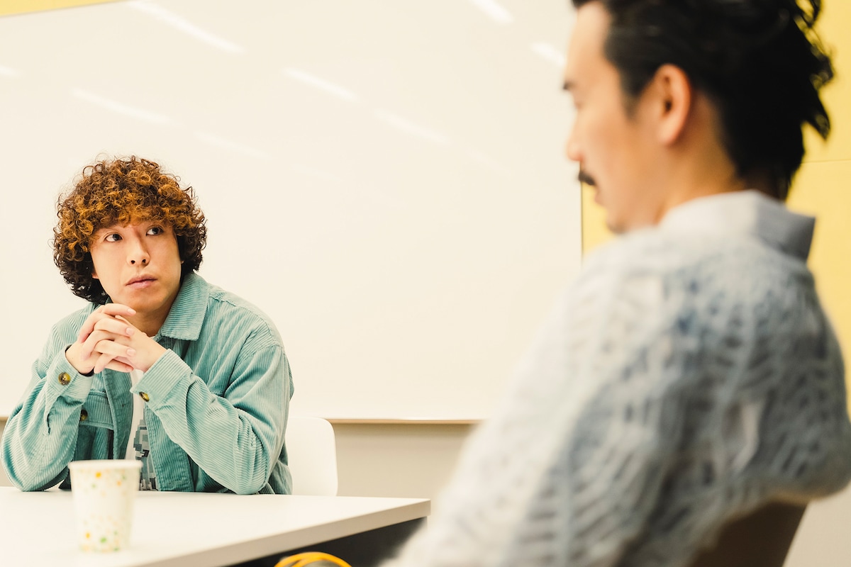 左から谷口鮪(KANA-BOON)、清竜人。