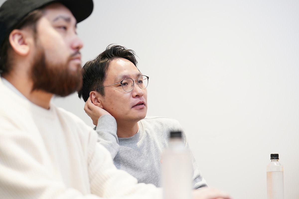 左から安部博明、南波一海。