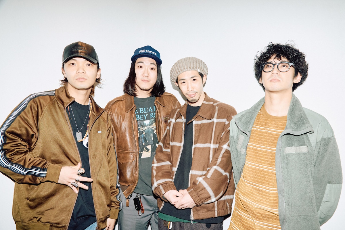 SABANNAMAN。左からyoudog（B）、吉田涼（Vo）、上田雄（G）、與那城直記（Dr）。