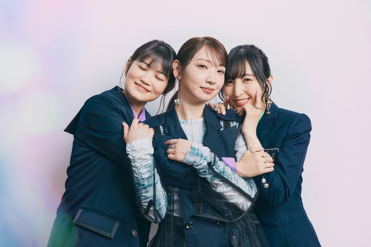 左から早見沙織、井上麻里奈、佐倉綾音。