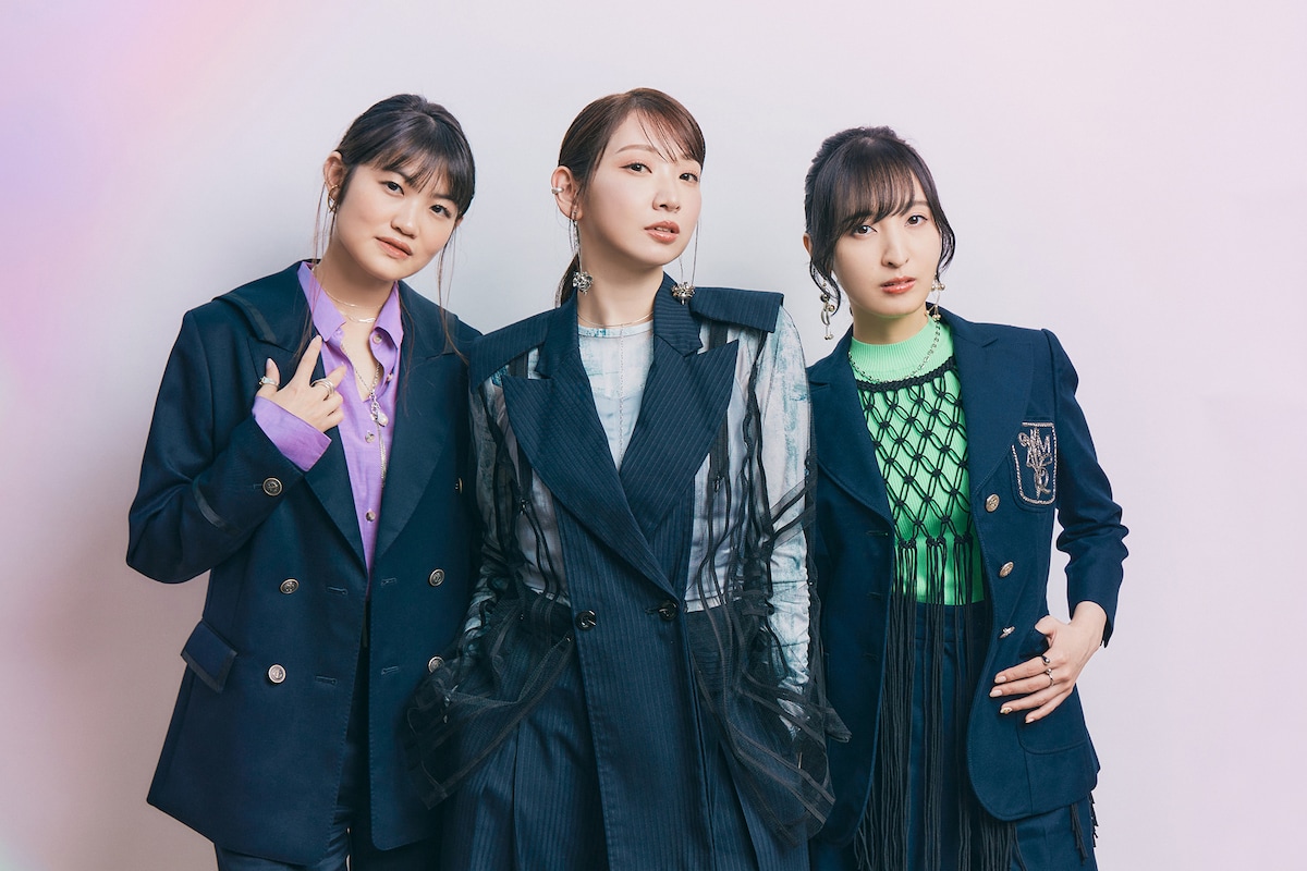 左から早見沙織、井上麻里奈、佐倉綾音。