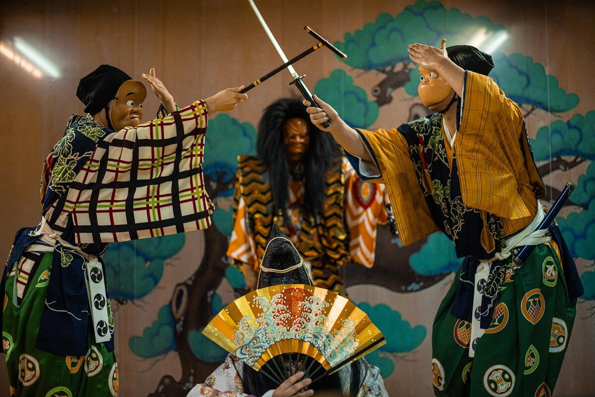 梅鉢会の、神楽の稽古の様子。（撮影：湯越慶太）