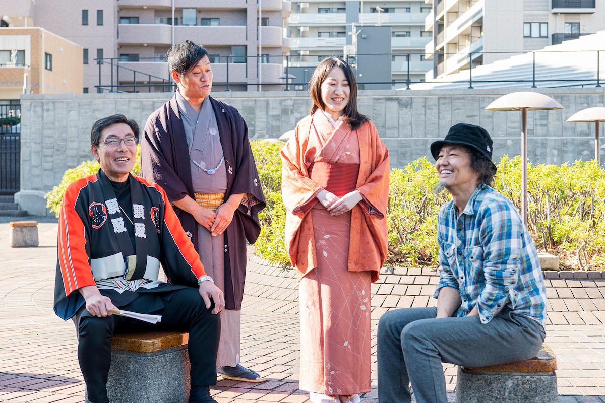 左から川越鳶組合 木遣保存会の鈴木英明、梅鉢会主宰の白石信人、怪談師・北城椿貴、近藤良平。