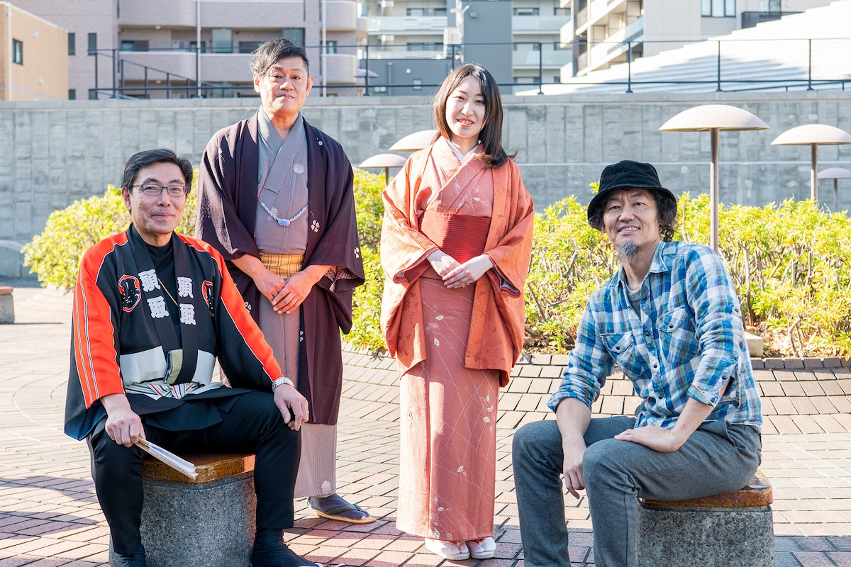 左から川越鳶組合 木遣保存会の鈴木英明、梅鉢会主宰の白石信人、怪談師・北城椿貴、近藤良平。