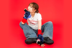 斉藤朱夏が走り続けてきた軌跡を紐解く、ベストアルバム「Rabbit Girl」全曲レビュー