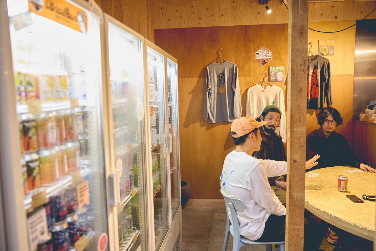 左から山﨑昌宣氏、柳下“DAYO”武史、芹澤“REMI”優真。