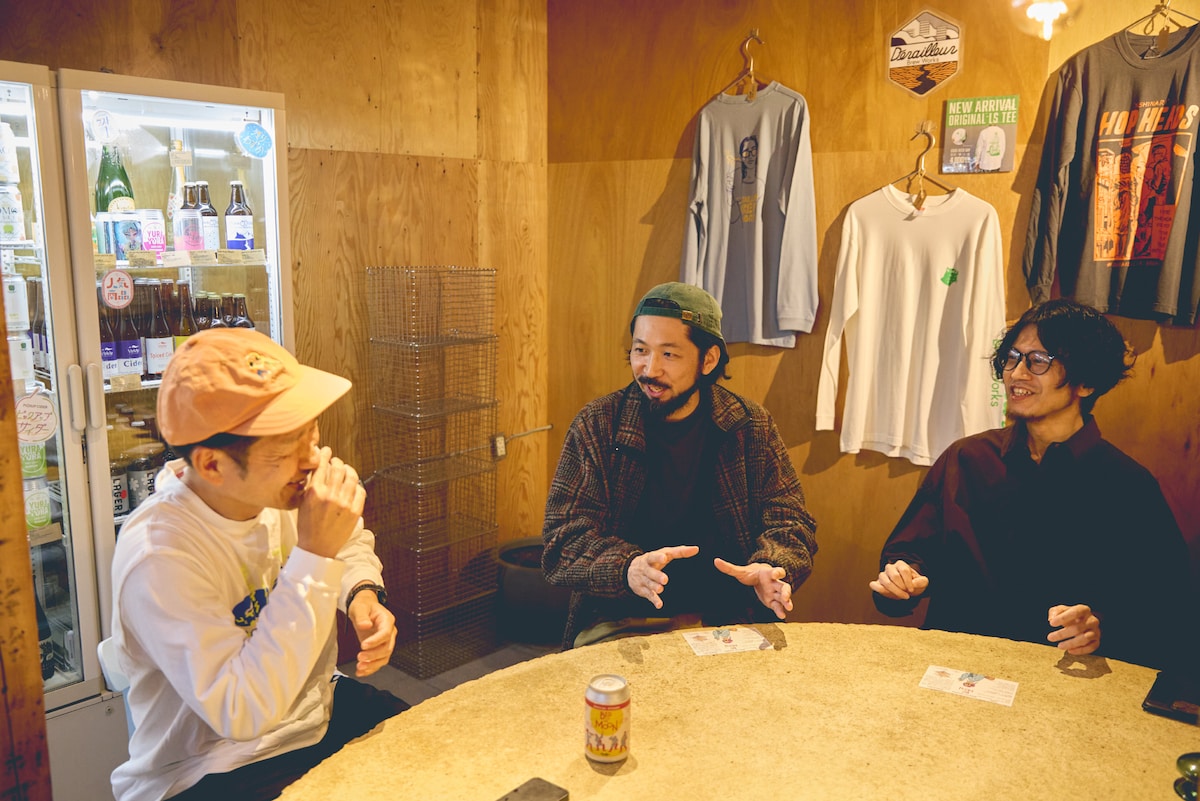 左から山﨑昌宣氏、柳下“DAYO”武史、芹澤“REMI”優真。