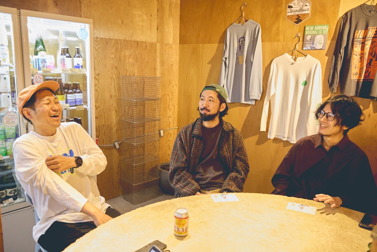 左から山﨑昌宣氏、柳下“DAYO”武史、芹澤“REMI”優真。