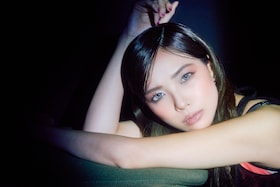 ギタリスト・SAKI、インスト作品「PLUVIA」でソロメジャーデビュー