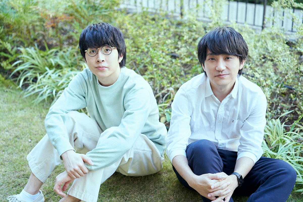 左から崎山蒼志、水野良樹。