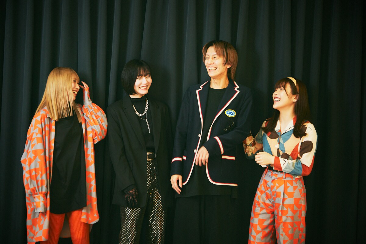 左から藤井エリカ、小町まい、いどみん、夏芽ナツ。