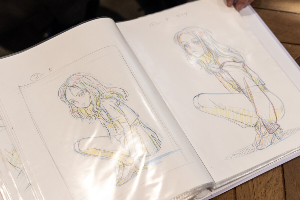 ヘアメイク＆スタイリストが制作に参加し、今実際に人々が生きている世界線の髪と服を把握したうえでキャラクターデザインが練られた。