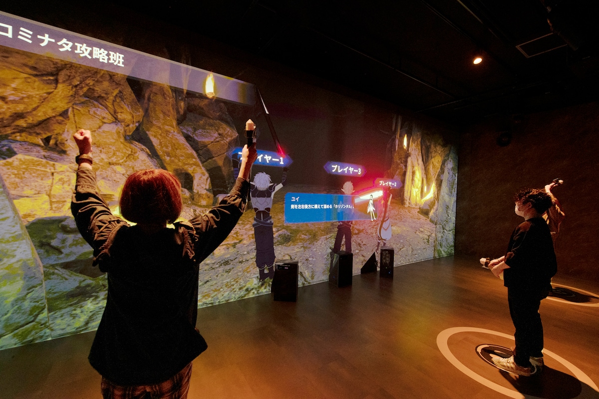 両手を挙げると、自分のアバターもバンザイしてくれる。