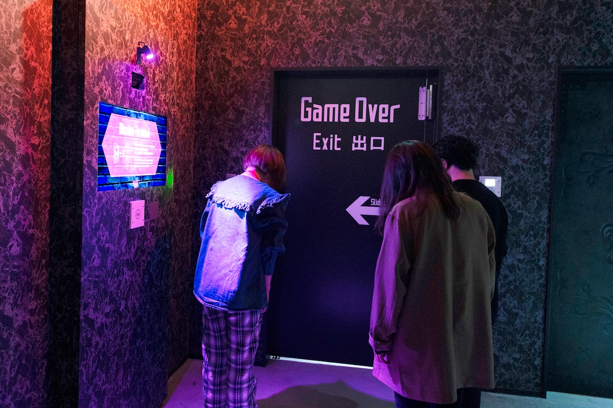 悔しさを噛みしめるコミナタ攻略班の面々。