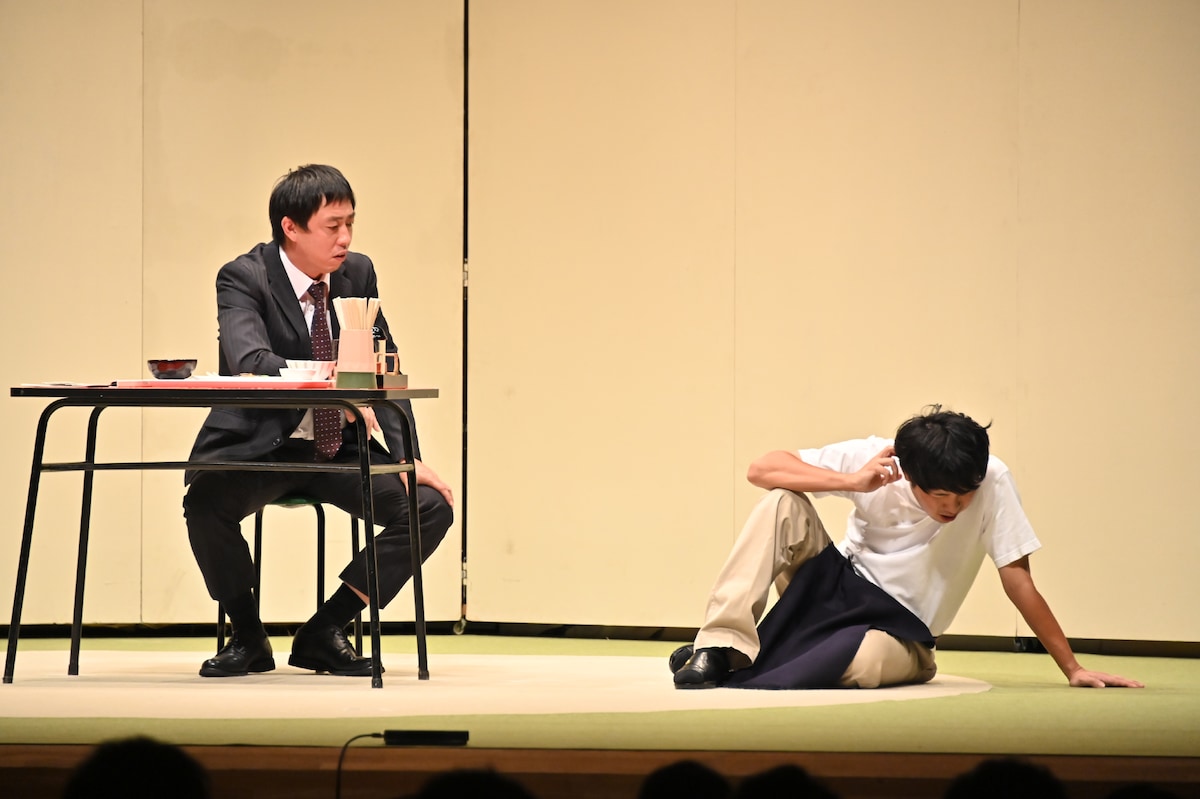 コント「破格の態度」より。