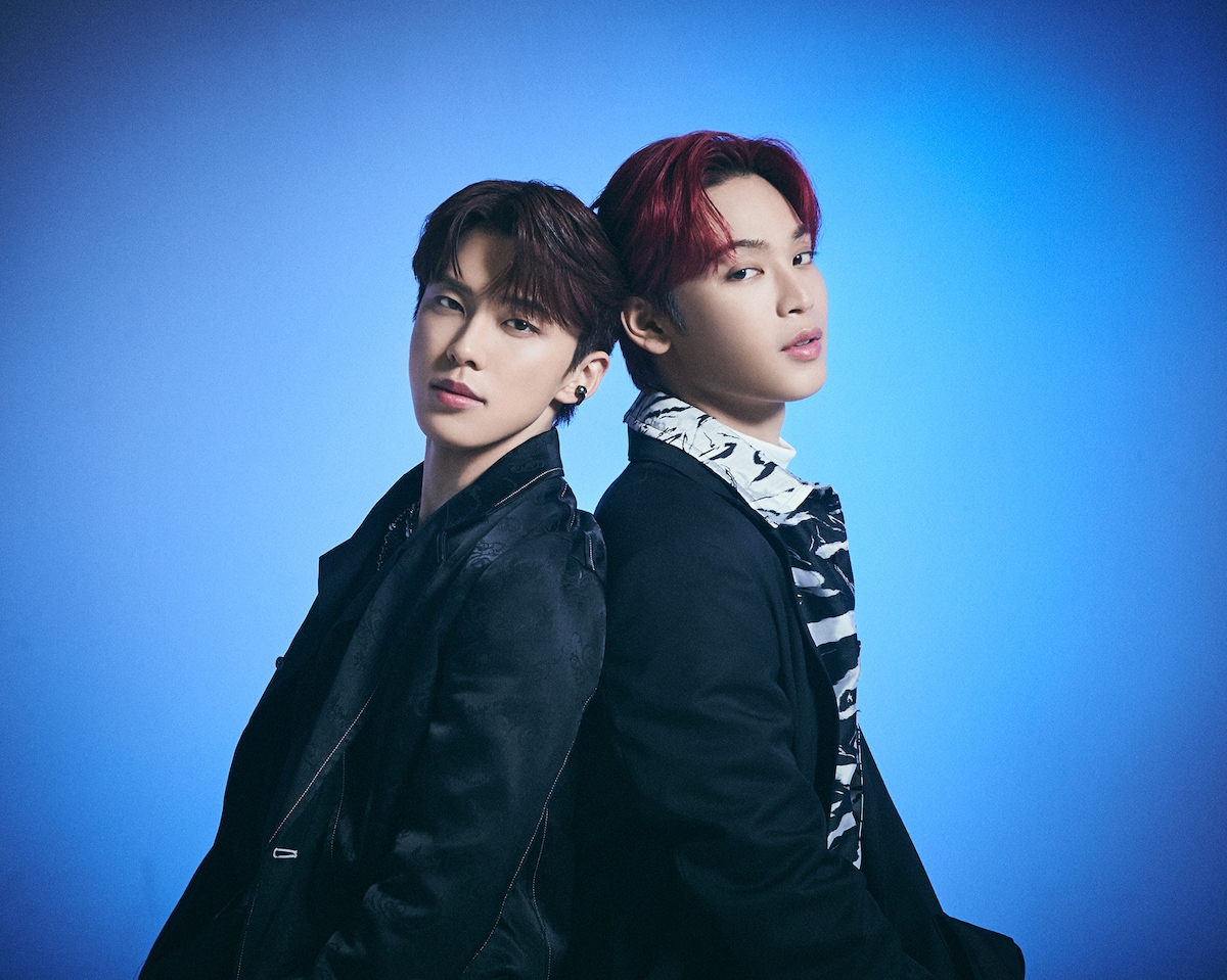 左から河野純喜（JO1）、與那城奨（JO1）。