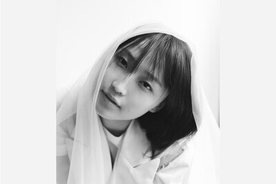 鞘師里保、3年間のソロ活動を報告するフルアルバム「Symbolized」完成