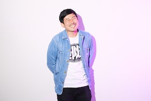 岡野陽一「スクールJCA」インタビュー｜人力舎は優しい事務所「とにかく台に座ってハンドルを回すことが大事」