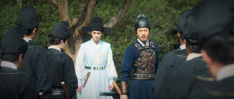 左からグアンホン演じる唐泛、フー・モンボー演じる隋州。