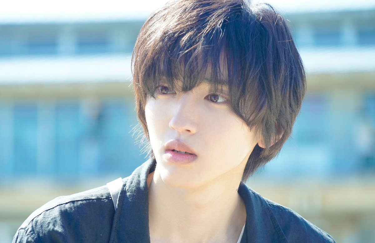 神谷透役の道枝駿佑(なにわ男子)。©2022「今夜、世界からこの恋が消えても」製作委員会