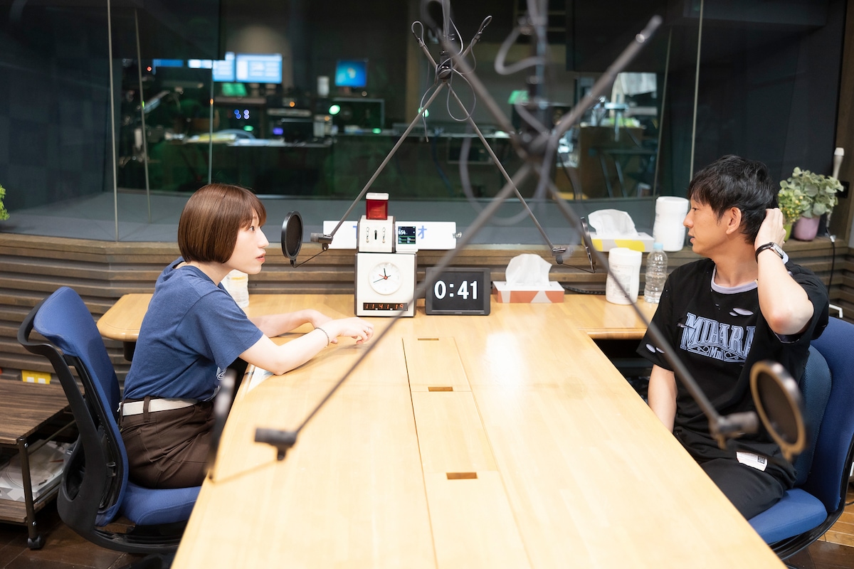 左から関取花、向井慧。