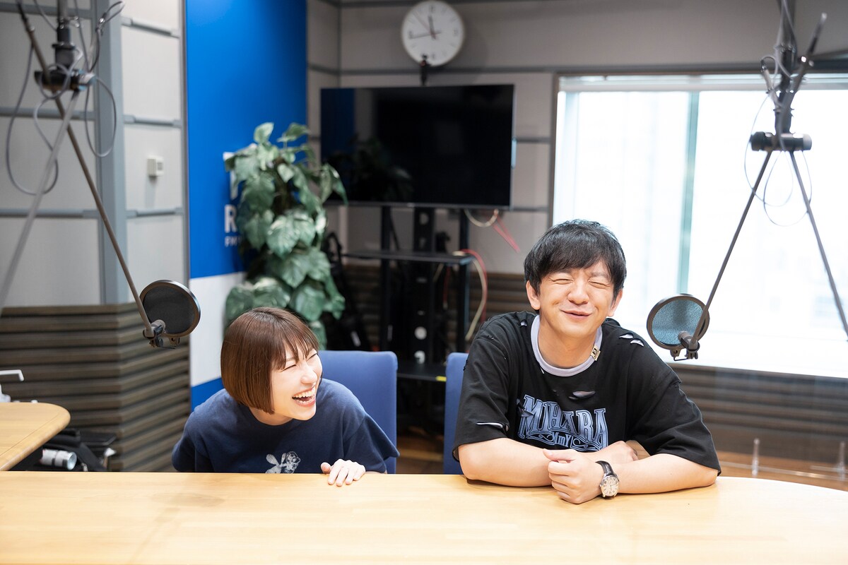 左から関取花、向井慧。