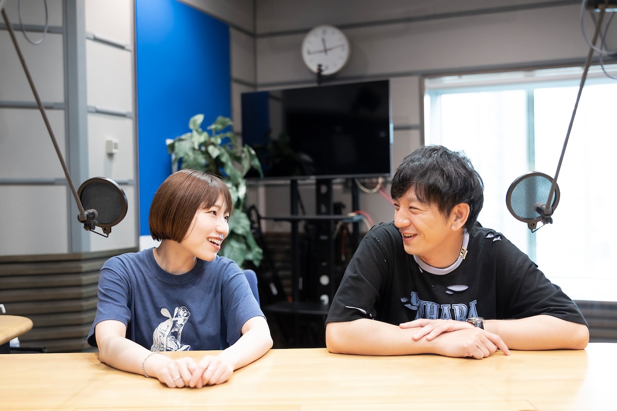 左から関取花、向井慧。