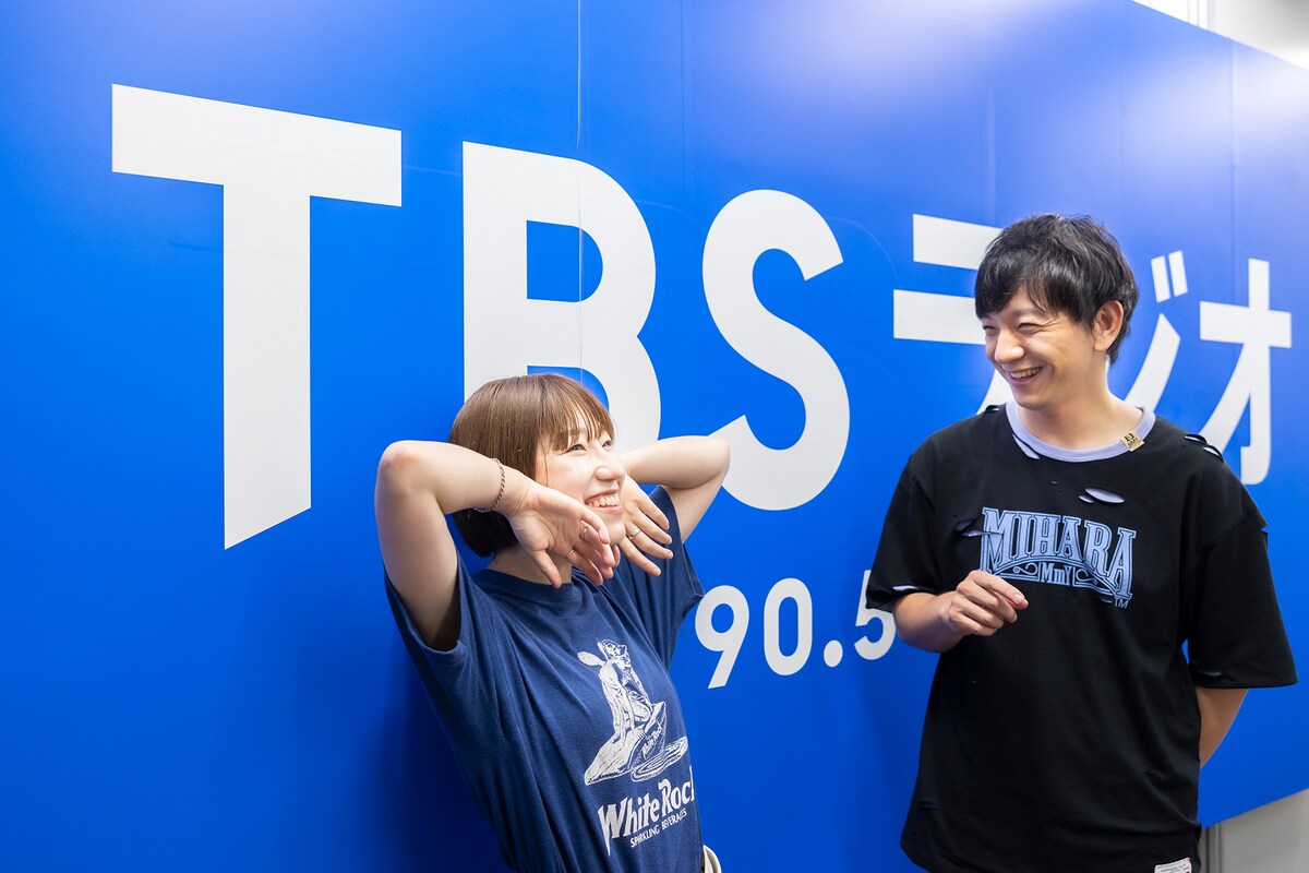 左から関取花、向井慧。