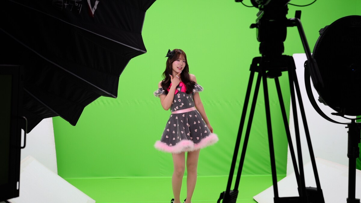 「ばず らいふ イヤー！」MV撮影中の瀬名ちひろ。