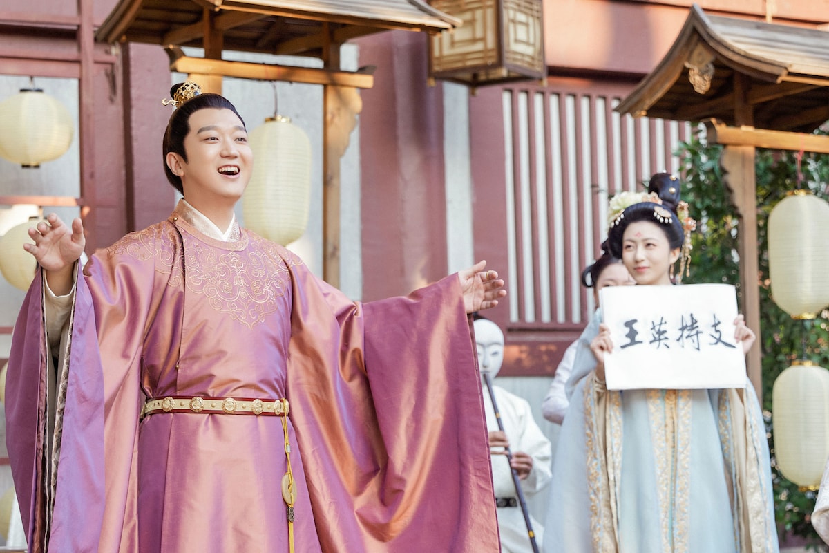 左からイー・ユンホー演じる姫元溯の兄・姫元灝(きげんこう)、スー・モンユン演じる郡主・田嘉敏(でんかびん)。