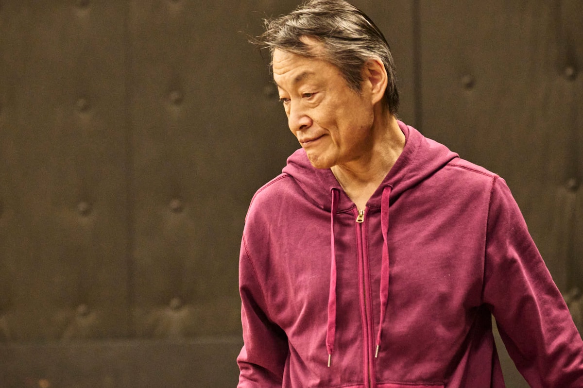 アサオカ役の大鷹明良。