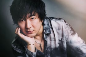 椎名慶治、帰ってきた“RABBIT-MAN”の正体を大いに語る「甘えん坊で情けなくて達観できない、だけど……」