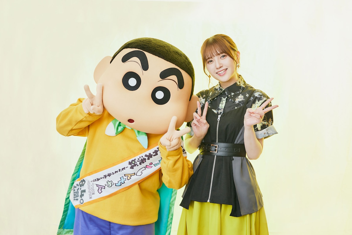 野原しんのすけ（左）と鬼頭明里（右）。