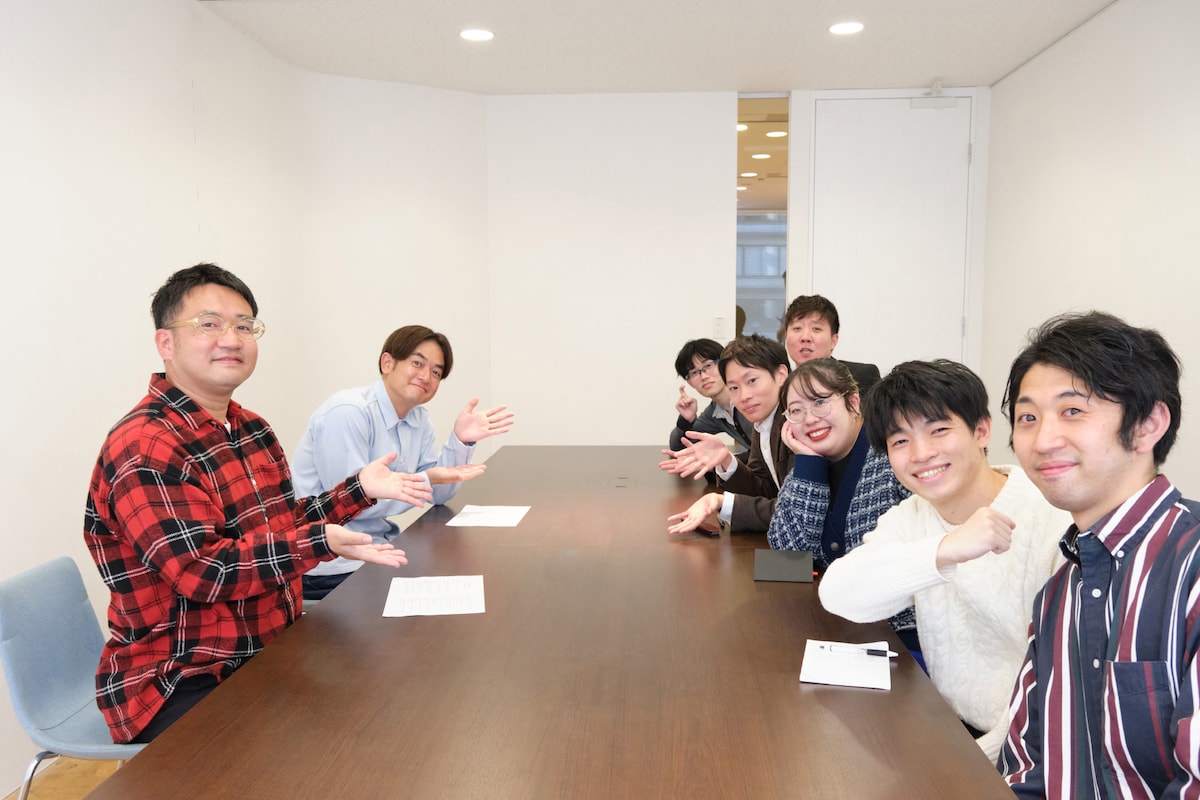 なすなかにし（左）からたっぷりと学んだ現役養成所生たち。