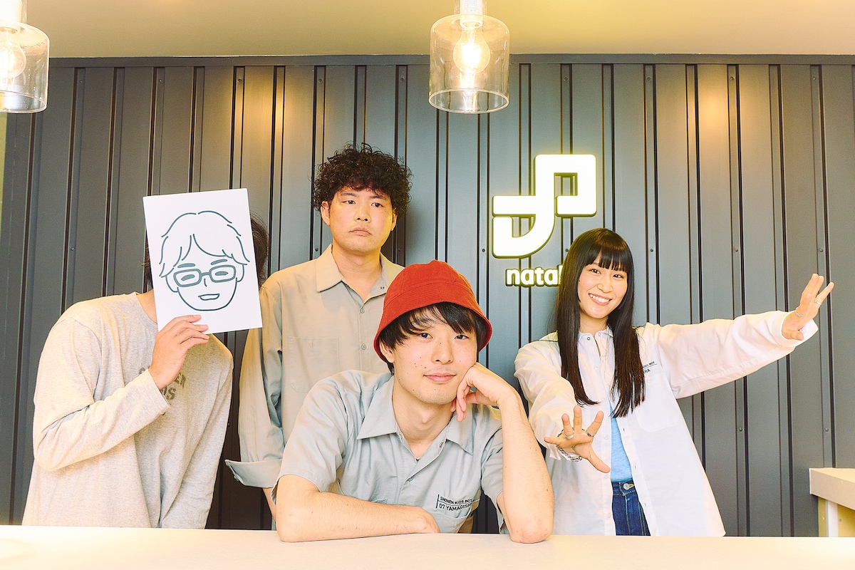 少年キッズボウイのメンバー3人とソノダマン。