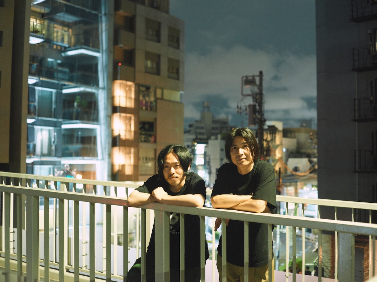 左から石若駿、佐藤征史（くるり）。