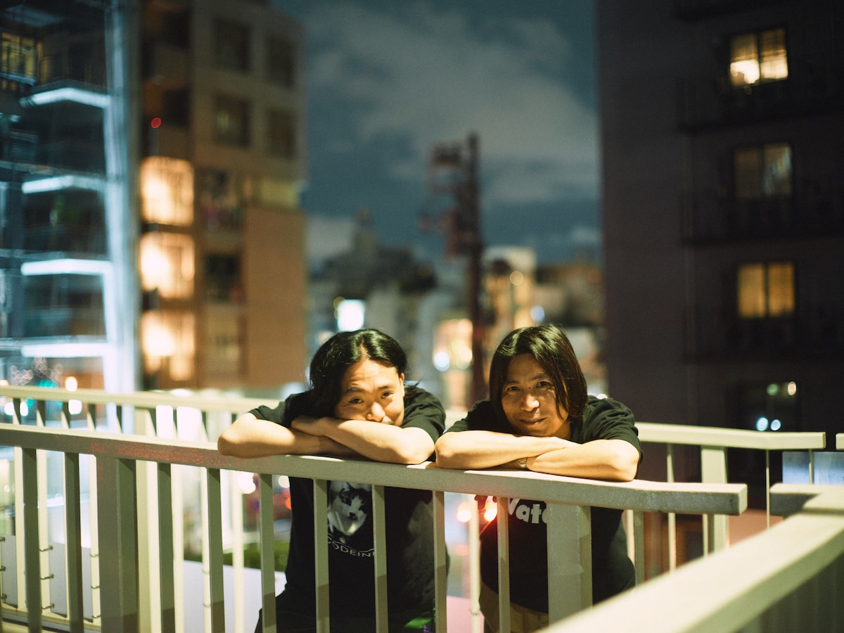 左から石若駿、佐藤征史(くるり)。