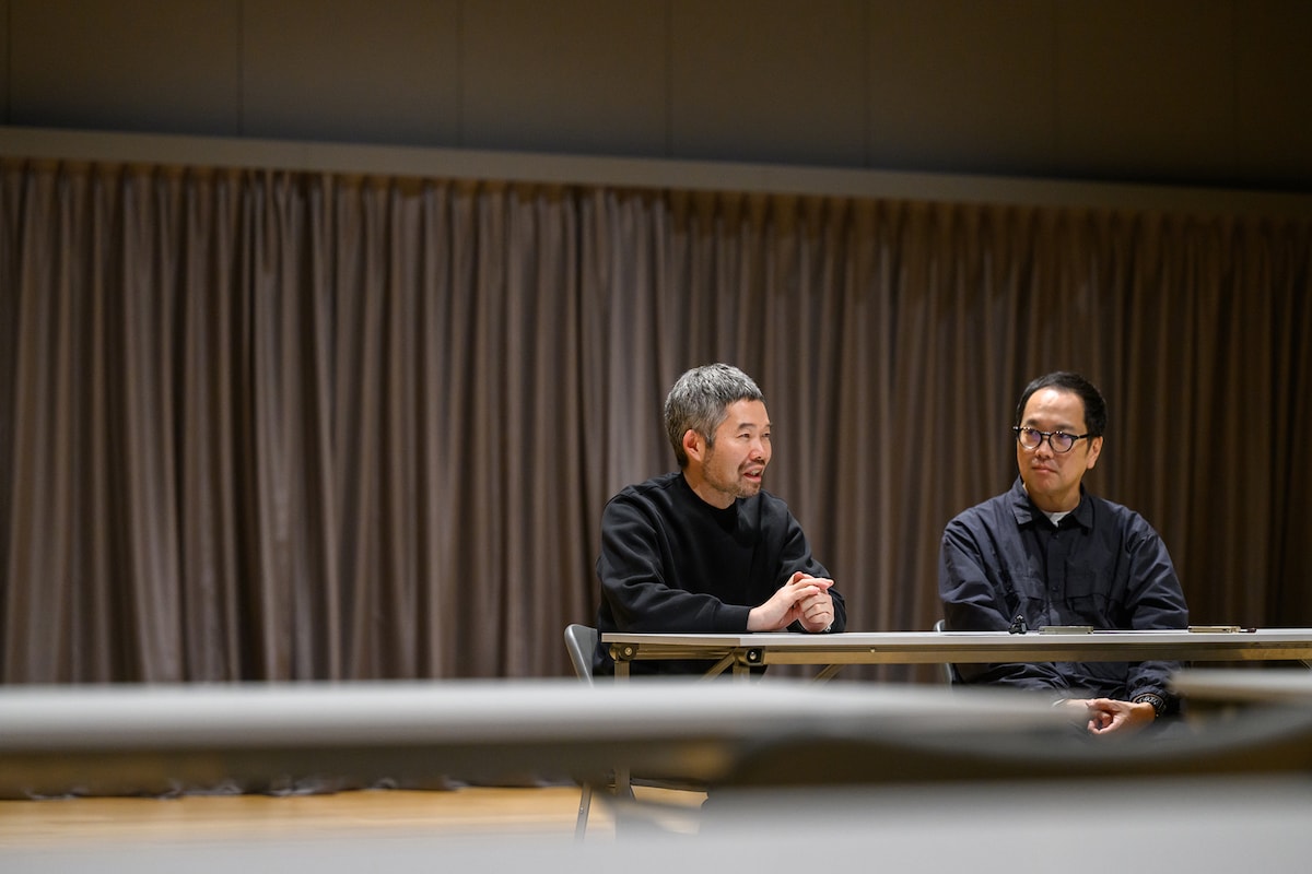 左から菅原直樹、松井周。