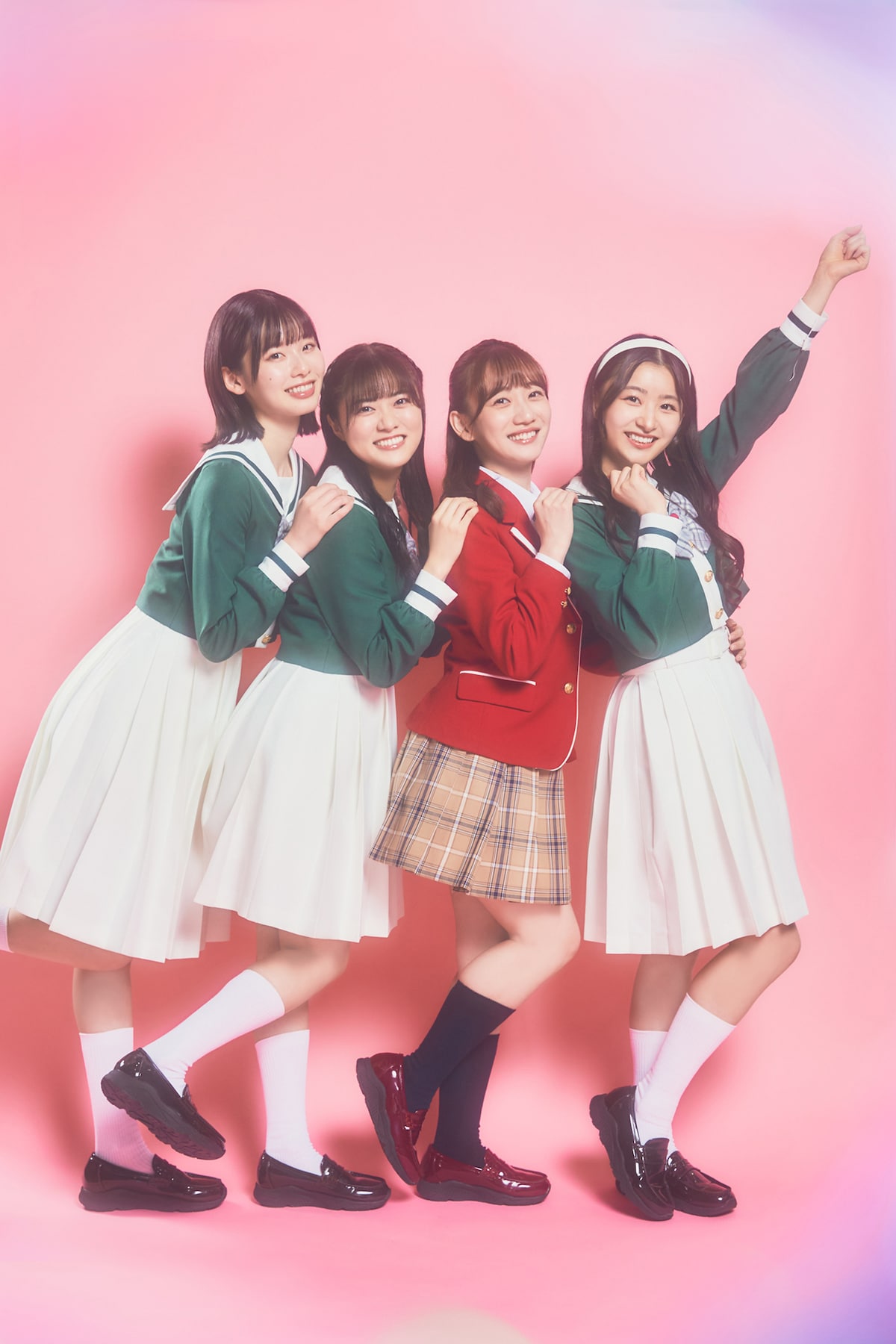 左から浅井七海、堀内まり菜、関根優那、杏ジュリア。