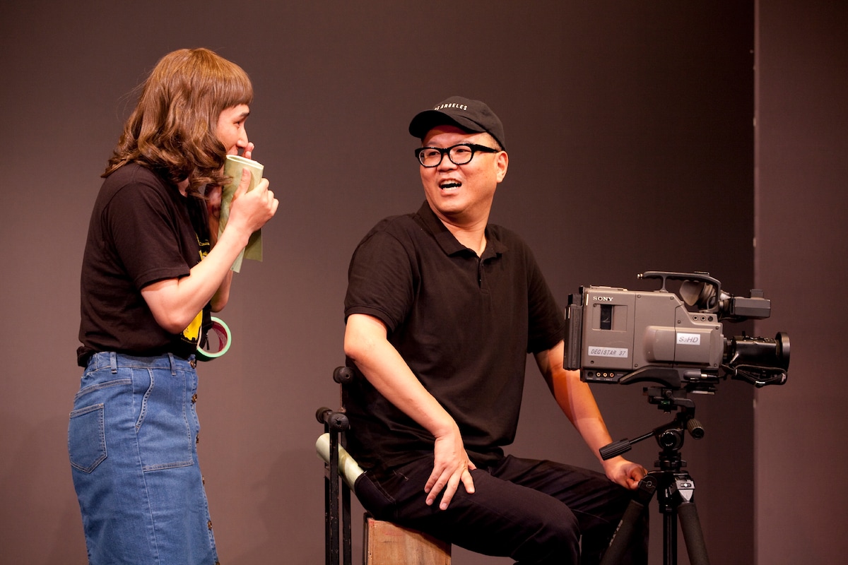 2018年「シソンヌライブ[sept]」より、「カメラマンとアシスタント」。